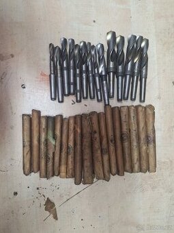 Vrták s kuželovou stopkou MK1 a vnitřním závitem M8