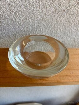 Skleněný svícen na čajovou svíčku