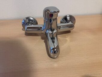 Vodovodní baterie do vany nebo sprchového koutu