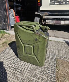 Nabízím plechový kanystr 20l