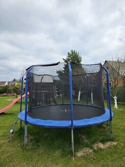 Zagradní trampolína