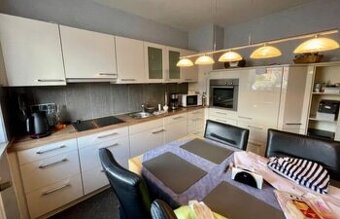 Moderní lesklá linka s vestavěnými spotřebiči,6575