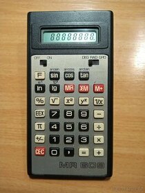 Československá kalkulačka TESLA MR 609, vědecká, retro). 130