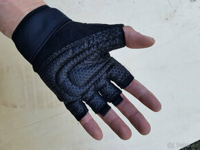Stylové černé posilovací rukavice