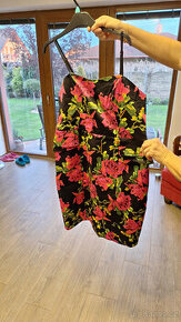 dámské pouzdrové mini šaty vel.42 černé s růžovými květy