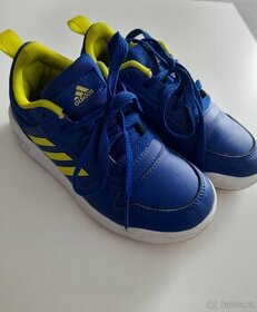 Tenisky Adidas vel 30 sálové boty