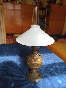 Starožitná lampa na petrolej „Petrolejka“