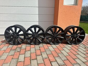 R17 5x100 černá Alessio