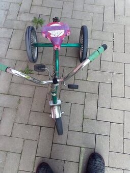 Dětská tříkolka.