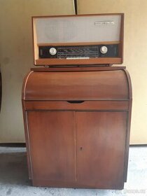 Rádio Tesla 536A s gramofonovou skříňkou