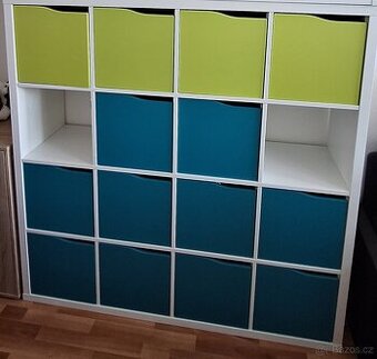 Policový díl KALLAX (IKEA) - sestava s vložkami a dvířky - 1
