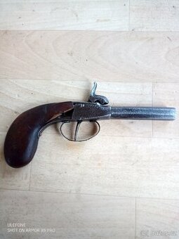 Pistol perkusní