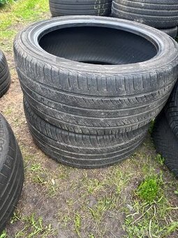 2ks celoročních pneu 245/40 R18 - Trazano