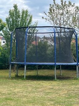 Trampolína