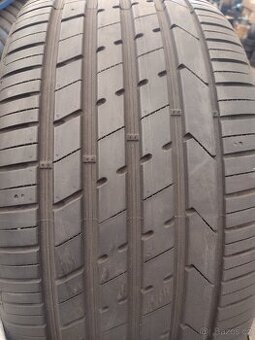 285/35 R22 Hankook