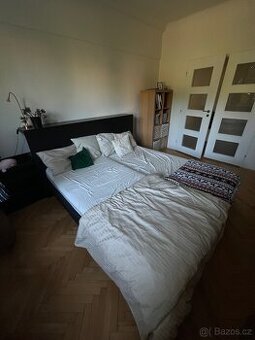 Ikea malm postel s nočnými stolikmi