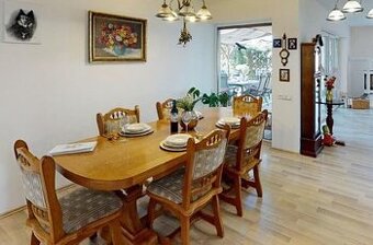 Jídelní stůl rustikální masivní + 6 čalouněných židlí