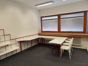Pronájem kanceláře Dolní náměstí 1356 přenechám nábytek