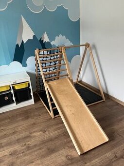 Dětské domácí dřevěné hřiště a prolézačka