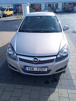 Opel Astra H 1.6 benzín