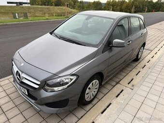 Mercedes-Benz B180, 148.563 km, 1.6 benzín 90 kW, rok 2015