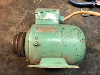 Elektromotor s řenenicí.