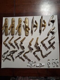 Mosazné okenní kování