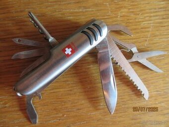 NABÍZÍM UPLNĚ NOVÝ NUŽ  SCHWEIZ 11  RUZNÝCH APLIKACÍ