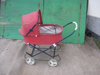 Hluboký RETRO kočárek pro panenky .
