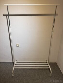 Stojan na oblečení