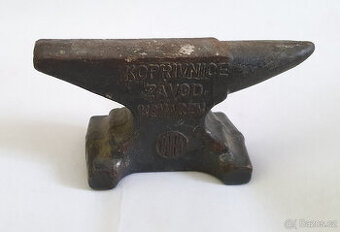 Tatra Kopřivnice - reklamní kovadlina 40 let stará