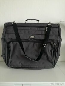 cestovní vak na oblečení