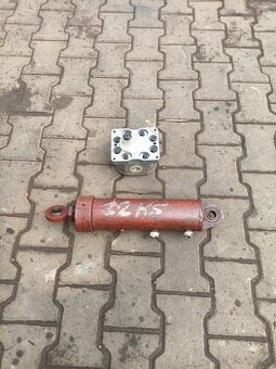 Zubové čerpadlo a píst