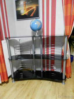 skleněný bar-regál