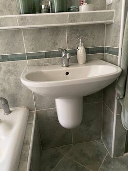 Umyvadlo Laufen i s keramickým krytem sifonu Laufen