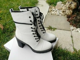 Nové - šněrovací kotníkové bílé boty 39 Deichmann