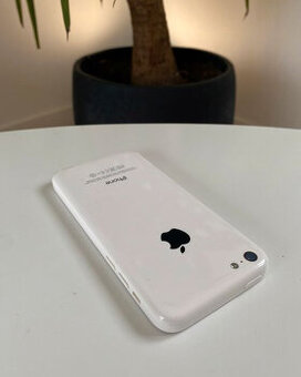 RARITA. IPHONE 5C / 32 GB, bílá barva.