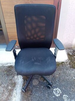 Černá kancelářská židle 2