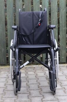 025-Mechanický invalidní vozík Meyra