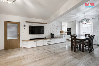 Prodej rodinného domu, 190 m², Nové Dvory - 1
