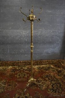Věšák - 1