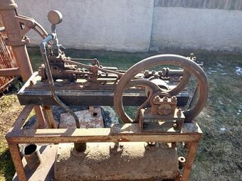 Stabilní motor , parní stroj.