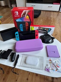 Nintendo switch OLED + bohaté příslušenství (krásný stav)