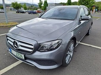 Mercedes Benz E400,250kW,4x4,masáže,SUPER