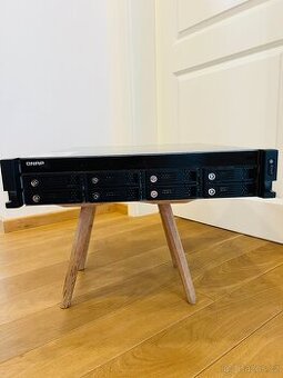 QNAP TVS-871U-RP – NAS server, 8 pozic, redundantní napájení - 1