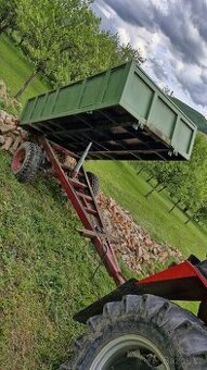 Sklopná vlečka za traktor