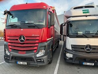Řidič na solo plachta Mercedes Actros- velká kabina