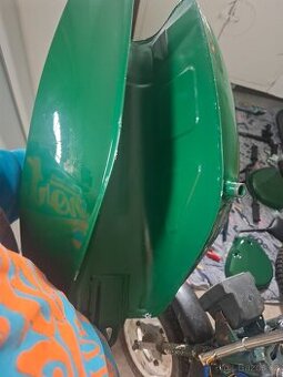 Nová nádrž s bočnímy kryty simson