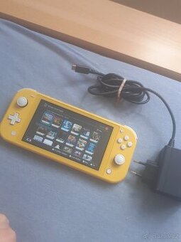 Nintendo switch lite + 256gb 20 hrama na sd kartě pres účet