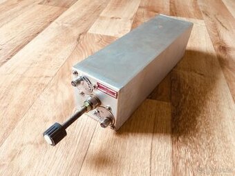 Dutinový rezonátor propust 435 MHz